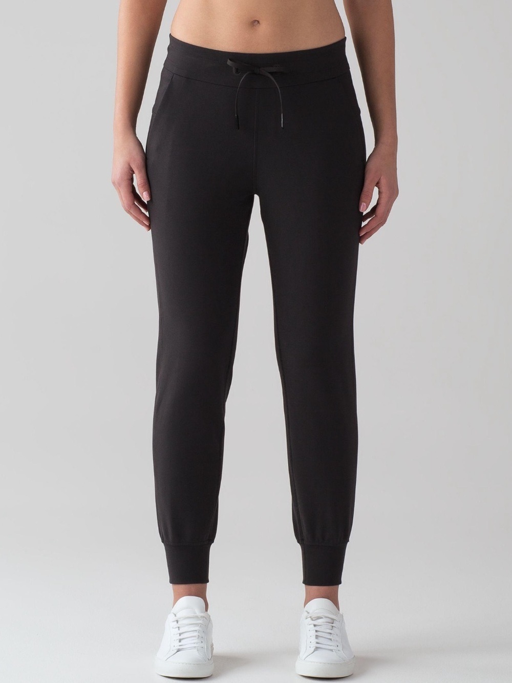 Pristine Excellent Lululemon On Track Jogger Size:4 in Black